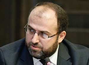 Министр окружающей среды подал в отставку?