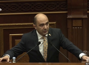 Տեղի ունեցածը հեղափոխության առաջնորդի պրոբլեմն է․ ԼԿՀ-ն լքեց ԱԺ դահլիճը