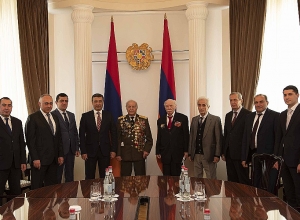 Директор СНБ наградил