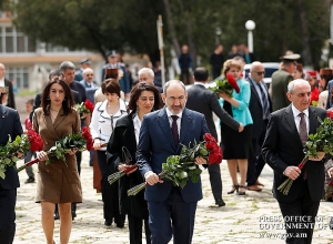 Премьер-министр Пашинян и Анна Акопян в Арцахе участвовали в мероприятиях, посвященных тройному празднику: фотографии