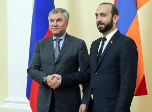 Арарат Мирзоян провел телефонный разговор с Вячеславом Володиным