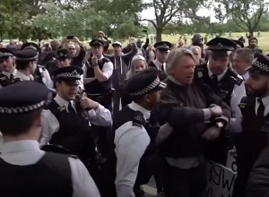 Европейцы протестуют против карантина