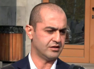 Քննիչները ջանք չեն խնայում, որ հանցագործությունից տուժած Ռուբեն Հայրապետյանի որդին դառնա մեղադրյալ․ Ա․ Մակինյան