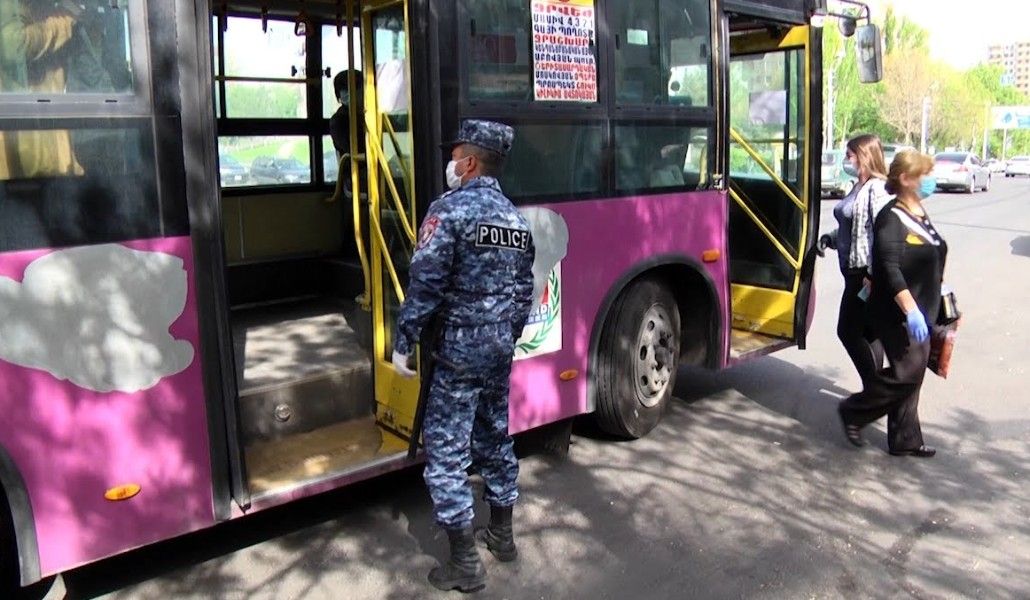 Դիմակ-ձեռնոցի կրում