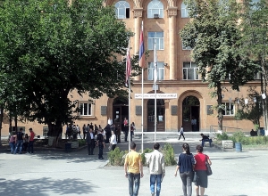 Мы платим те же деньги за образование более низкого качества: студенты недовольны