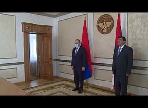 Նիկոլ Փաշինյանը հանդիպել է ԱՀ նախագահ Արայիկ հարությունյանի հյետ