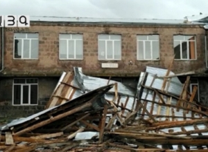 Ущерб в крупном размере в общине Ани: ветер сорвал крышу в Карабердской школе