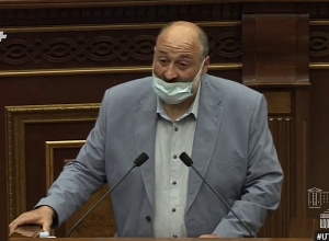 էս դիմակները հանելու ենք, շատ կարևոր է, որ դեմքներս կորցրած չլինենք հանկարծ. Վարազդատ Կարապետյան