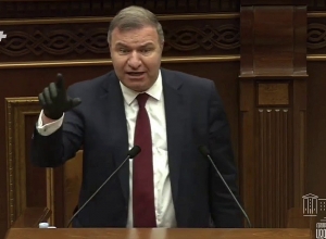 Դանակ-մկրատ սրելու ժամանկը չէ. Մելքումյանը՝ հանրաքվեի օրինագծի մասին