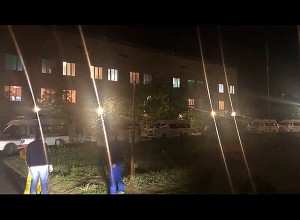 Գիշերը հիվանդանոցի դիմաց