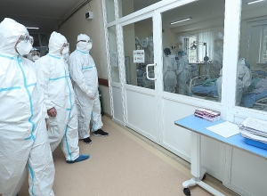 Тигран Авинян и Арсен Торосян посетили медучреждения