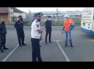 В момент мониторинга в салоне автобуса были обнаружены около 20 стоящих пассажиров