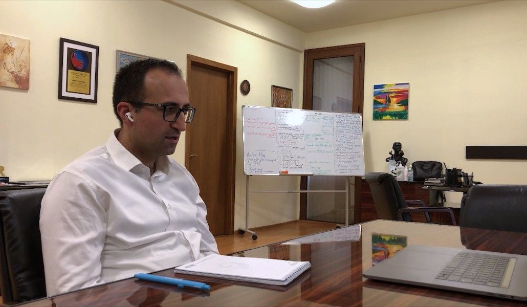 arsen-torosyan-in-the-library