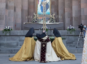 Крест на куполе Первопрестольного Храма был освящен и установлен вновь