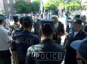 Շարունակում են բերման ենթարկել