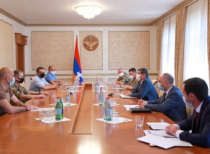 Араик Арутюнян провел рабочее совещание на тему поставок продовольствия для Армии обороны