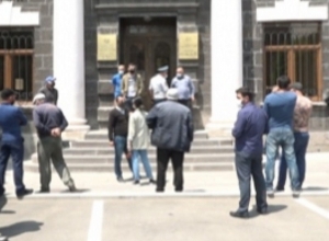 «Քեզի պես միլիոնն էլ գա՝ չեմ քանդե». ապօրինի շինարարություն Գյումրիում