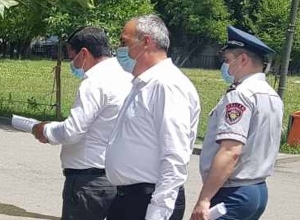 Неправильно носят маску, не соблюдают социальную дистанцию