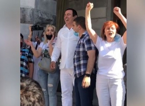 Сторонники отпраздновали то, что Царукян не был арестован