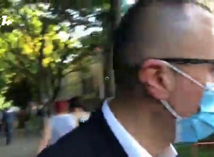 Արսեն Թորոսյանը քաղաքացիներին դիմակներ է բաժանում․ՈՒՂԻՂ