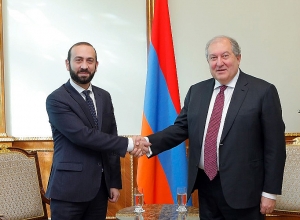 Арарат Мирзоян поздравил Армена Саркисяна
