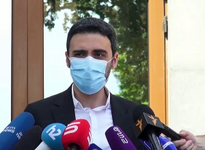 Не хотят сесть далеко друг от друга: Арам Вардеванян