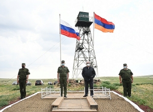 Флаги Армении и России, развевающиеся на границе - символ наших союзнических отношений: президент