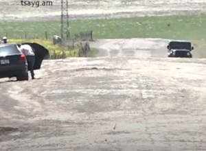 Ведущая в Бердашен дорога десятилетиями находится в плачевном состоянии – бердашенцы вынуждены ждать еще