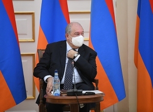 Армен Саркисян принял группу итальянских медработников