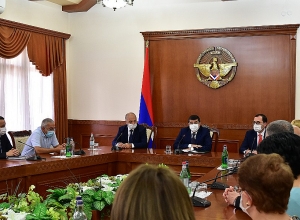 Араик Арутюнян представил новоназначенного министра здравоохранения Арцаха