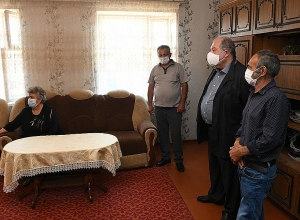 Армен Саркисян посетил семью погибшего военнослужащего Соса Элбакяна