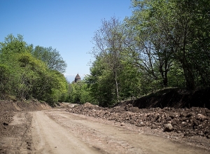 До 5 августа будет закрыта автомобильная дорога, ведущая к Макараванку