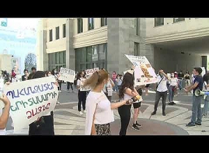 Դիմորդների բողոքի ակցիան ԿԳՄՍ-ի դիմաց.  ՈՒՂԻՂ