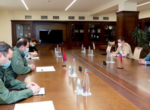 Министр обороны РА встретился с послом РФ