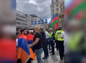 Столкновение армянских и азербайджанских демонстрантов в Лондоне