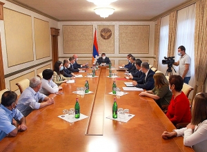 Араик Арутюнян созвал рабочее совещание