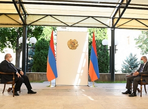 Вместе преодолеем все эти трудности: Армен Саркисян провел рабочую встречу с Николом Пашиняном