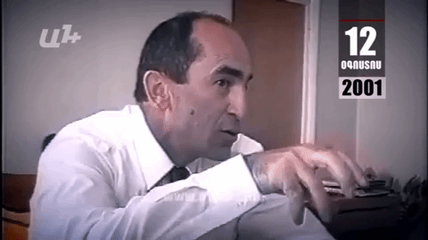 Календарь. 12-е августа: Роберт Кочарян: «3 человека чувствуют себя очень хорошо»