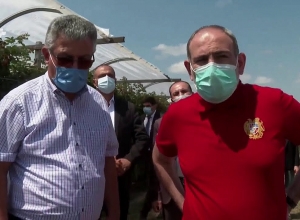 Առանց անգլերենի և ռուսերենի մոշ աճեցնել հնարավոր չէ. Նիկոլ Փաշինյան