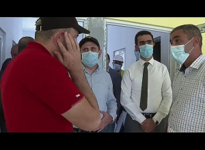 Փաշինյանը հետևում է բակի նորոգման,խաղահրապարակի կառուցման և ինժեներական ցանցի ապահովման աշխատանքին