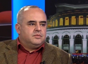 Փաստաբան Տիգրան Աթանեսյանը դադարեցնում է Հրայր Թովմասյանի սանիկի շահերի պաշտպանությունը