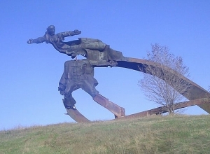 Конкурсы на восстановление скульптур у автотрассы не состоялись: премьер-министр