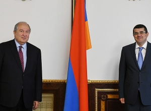 Армен Саркисян провел телефонный разговор с президентом Арцаха