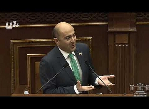 8-ի կռիվ ե՞ք անում. էդ է՞լ պետքա իշխանությունը վերցնի. Էդմոն Մարուքյան