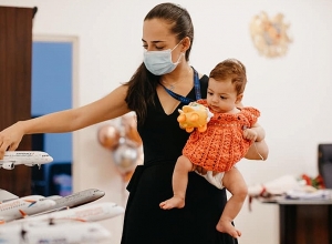 I'm back at work - Tatevik Revazian posts photos from workplace with her little daughter