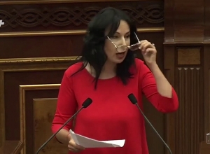 Քո ինքնության հանդեպ հիստերիկ բարդույթներ ունենալը բնորոշ է չկայացած գործիչներին. Նաիրա Զոհրաբյան