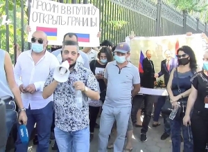 Ակցիա ԱԺ-ի դիմաց Արայիկ Հարությունյանի հրաժարականի պահանջով.  ՈՒՂԻՂ