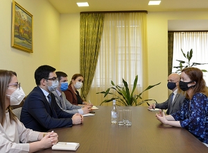 Рустам Бадасян принял временного поверенного в делах посольства Великобритании