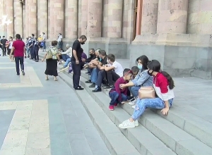 ՌԴ մեկնել ցանկացողները հացադուլ են անում կառավարության դիմաց. ՈՒՂԻՂ