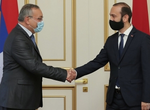 Арарат Мирзоян провел личную беседу с председателем Национального собрания Арцаха